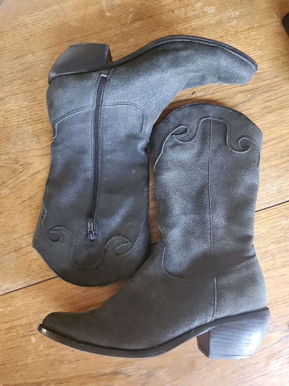 Women's Black Suede Western Boots - Classic Cowboy Style
